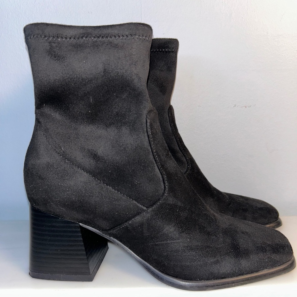 NWOT Marc Fisher | "Rivers" Faux black suede ankle bootie | Size 6 | Zippered |